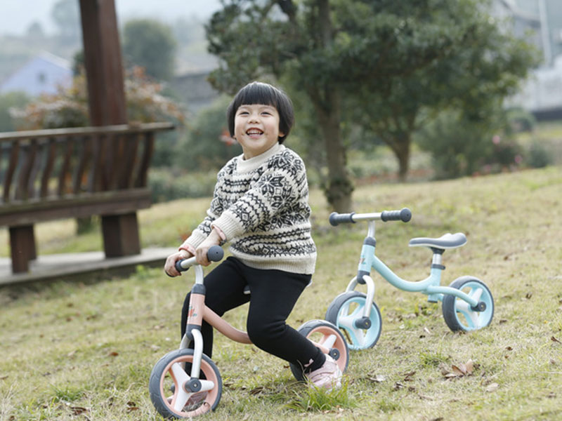 Noiz irakasten diete gurasoek haurrei Balance Bike? Zenbat praktika da hobea?